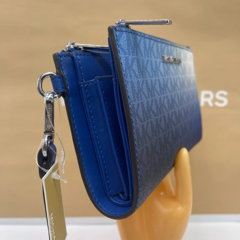 MICHAEL KORS Jet Set Lg Ombré Signature Logo Double Zip Wristlet Wallet 
GALAXY - Picture 16 of 16